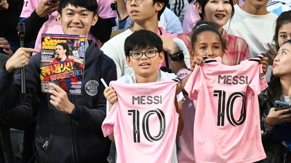 Messi tạo cơn sốt bóng đá chưa từng có ở Hong Kong