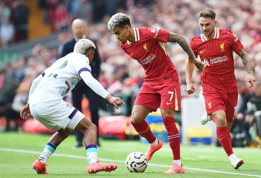 Liverpool có lại niềm vui chiến thắng, lên đỉnh Premier League