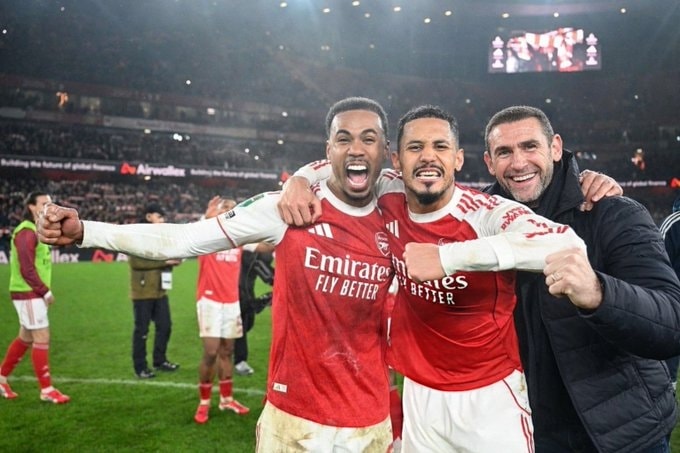 Arsenal nắm quyền tự quyết vô địch Ngoại hạng Anh sau cú sẩy chân của Man City