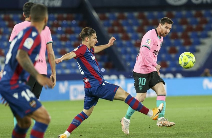 Messi mắc lỗi, Barca lại thất thế ở La Liga