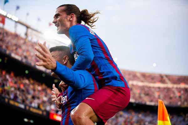 Pique khơi mào, Barca thắng to trận đầu tiên thời hậu Messi