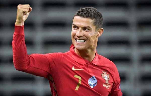 'Ronaldo có thể thay thế Solskjaer dẫn dắt Man United'